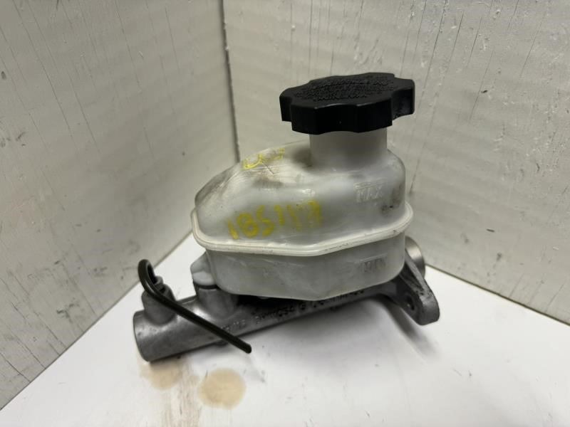 01-06 ELANTRA BRAKE MASTER CYLINDER WITH RESERVOIR TANK