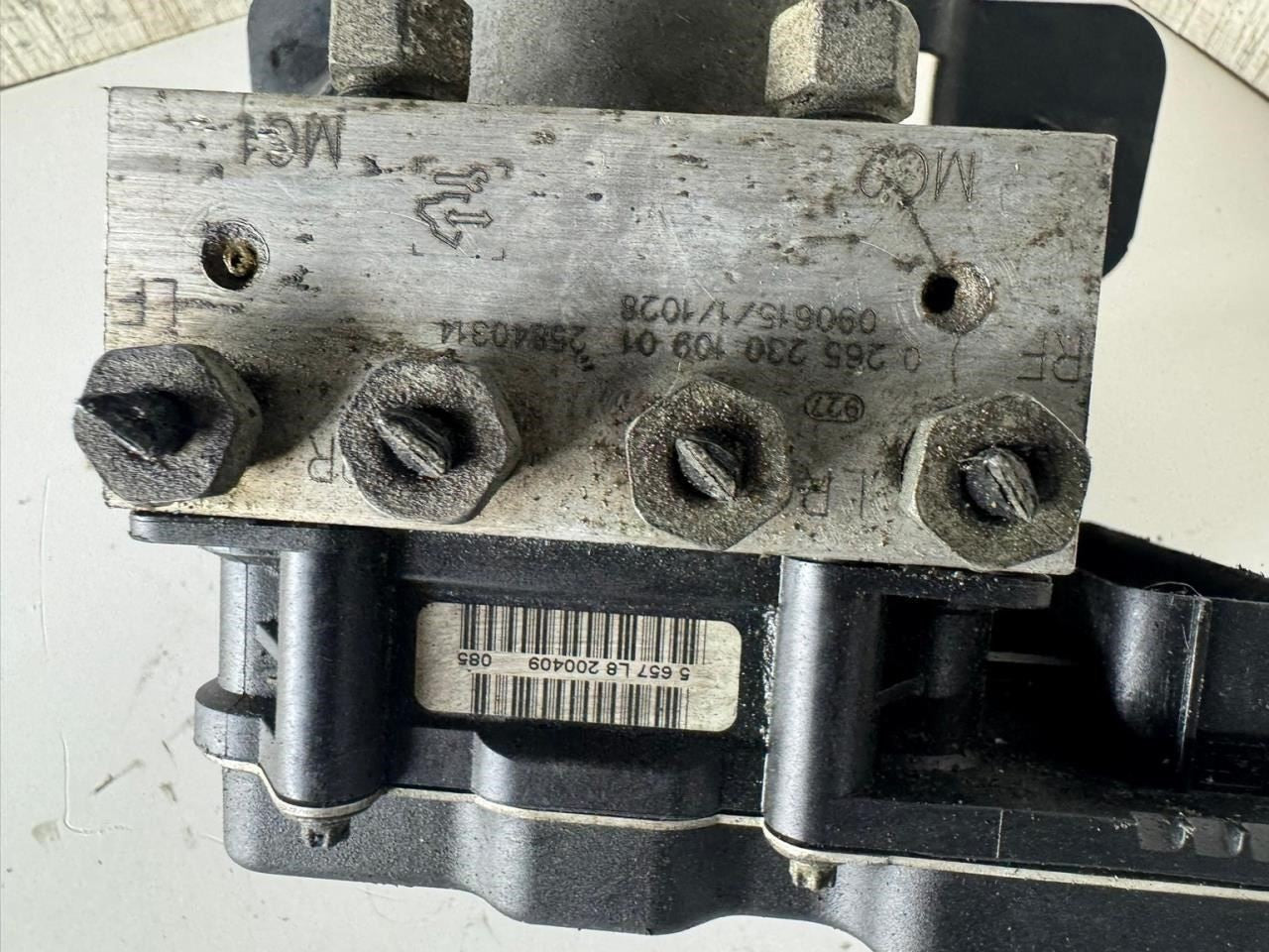 2009 OUTLOOK ABS Pump Anti Lock Brake Module - 25840314