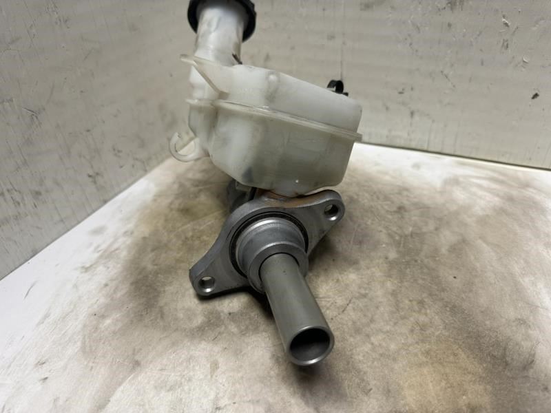 11-12 OUTLANDER SPORT BRAKE MASTER CYLINDER WITH RESERVOIR TANK