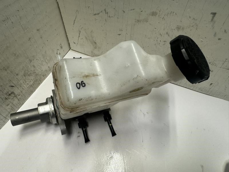 2022 SONATA  BRAKE MASTER CYLINDER