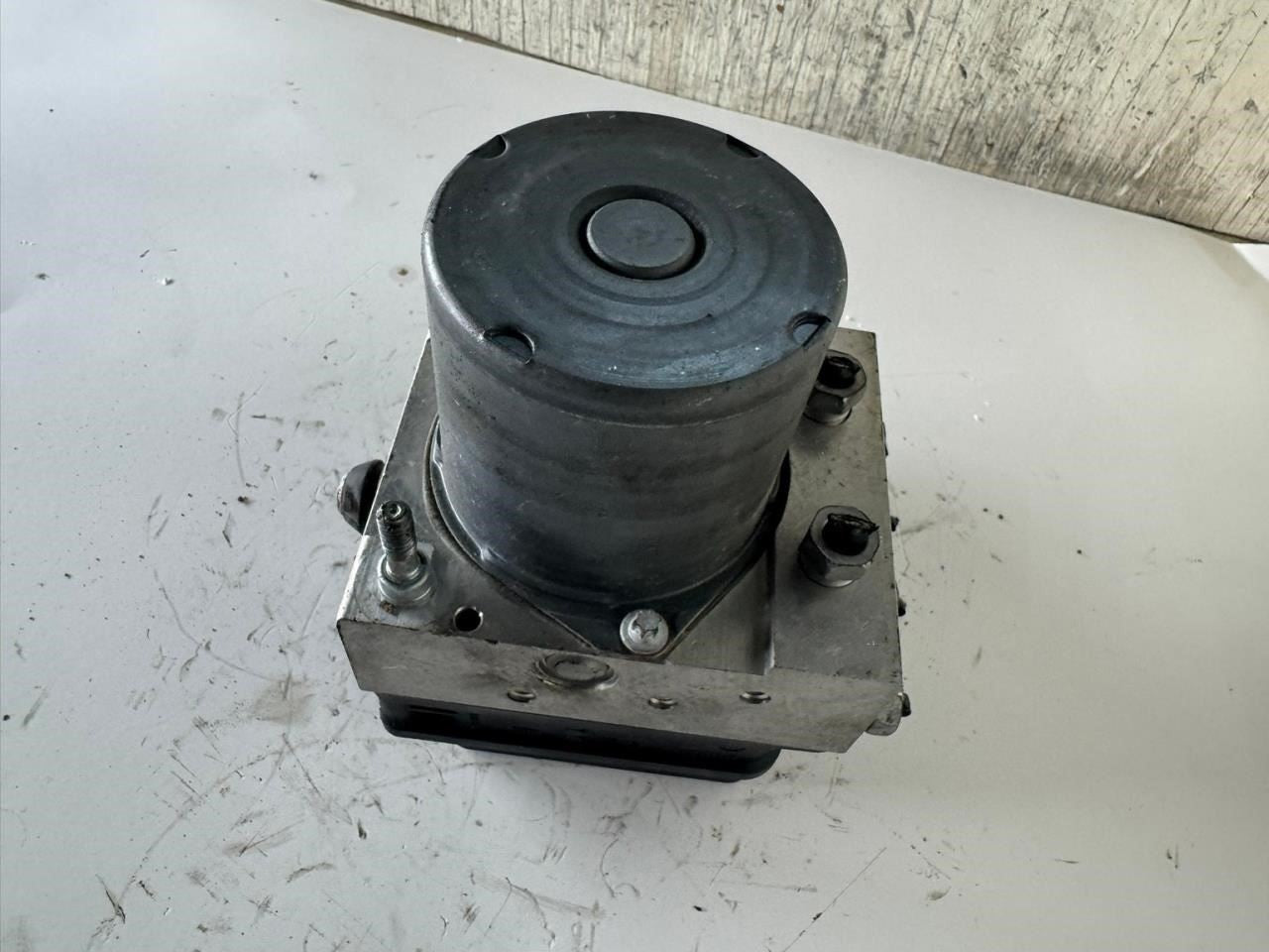10-11 CAMARO ABS Pump Anti Lock Brake Module - 2240015