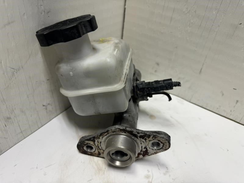 01-06 ELANTRA BRAKE MASTER CYLINDER WITH RESERVOIR TANK