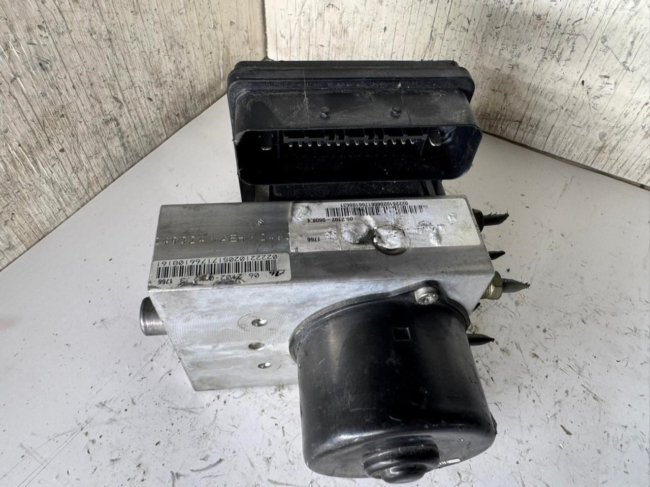 06-10 INFINITI QX56 ABS Pump Anti Lock Brake Module - 06.2102-0608.4