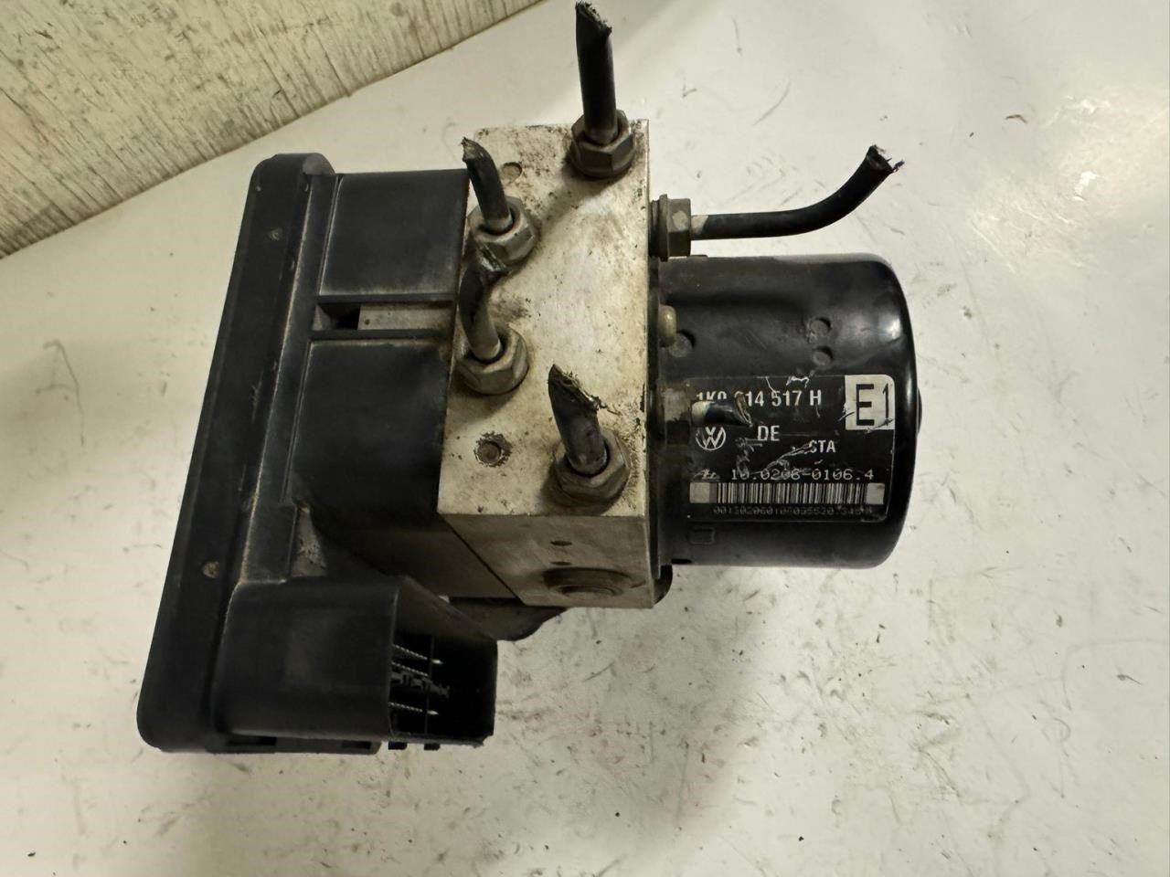 2005 JETTA ABS Pump Anti Lock Brake Module - 1K0 614 517 H