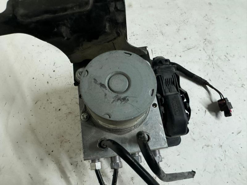 18 CHEROKEE Anti Lock Brake System ABS Pump Module  - P68371198AA