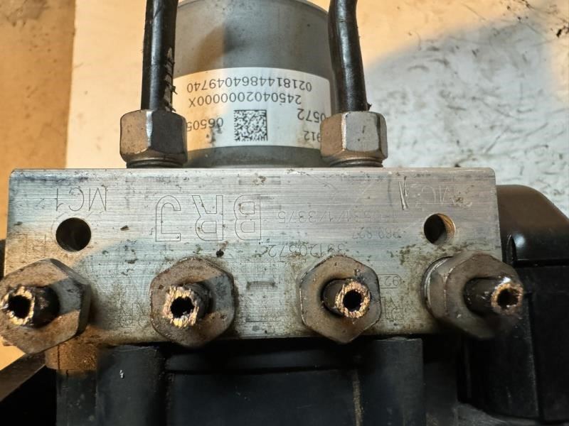 18 CRUZE ANTI LOCK BRAKE ABS CONTROL MODULE- 39120572