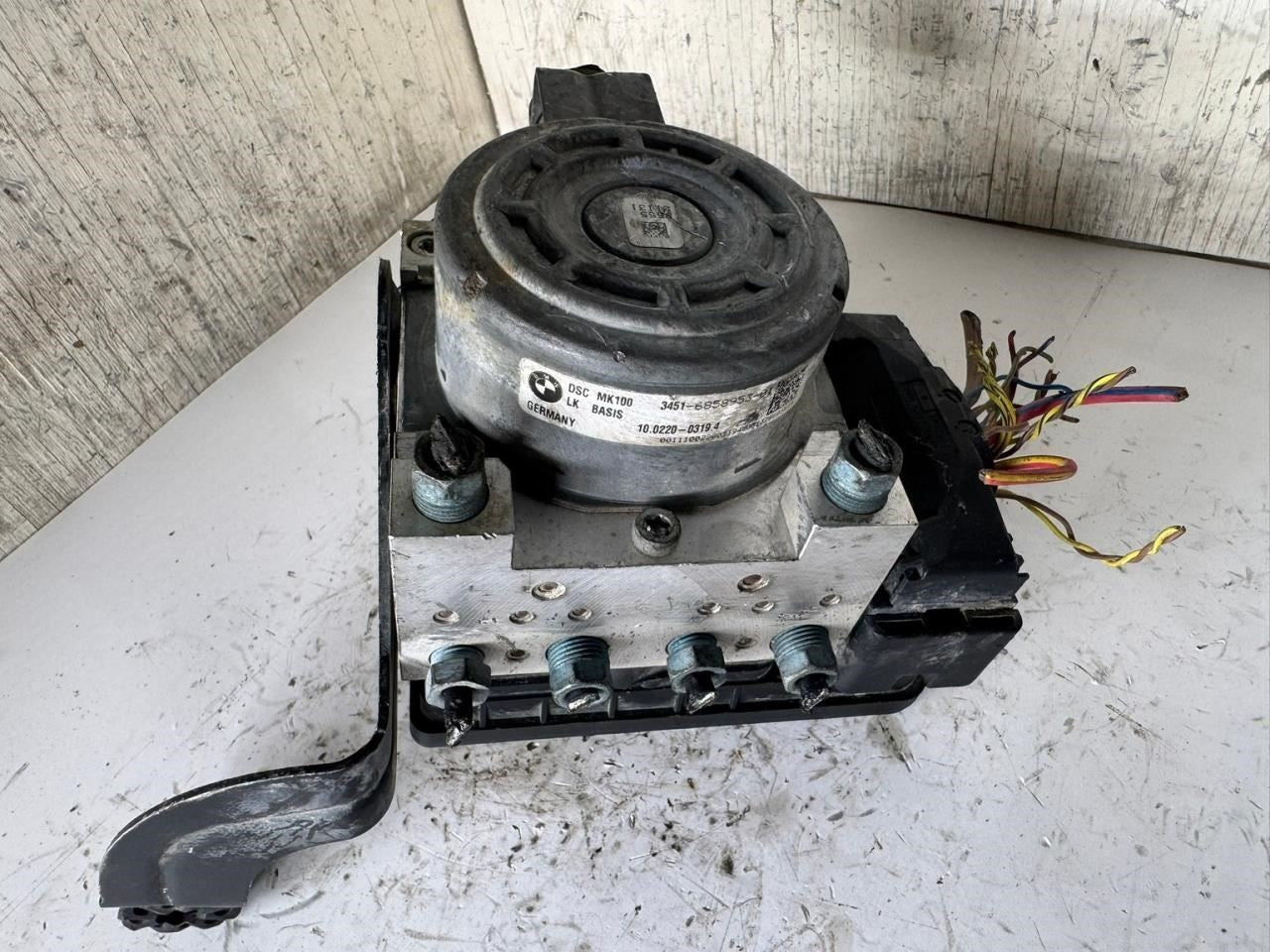 2016 BMW 320I ABS Pump Anti Lock Brake Module - 6 861 376