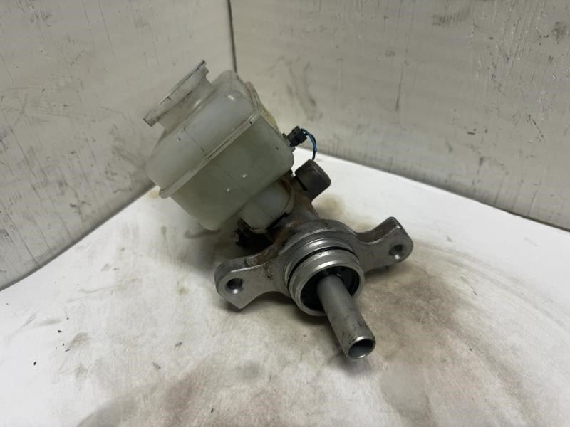 08-14 IMPREZA BRAKE MASTER CYLINDER WITH RESERVOIR TANK