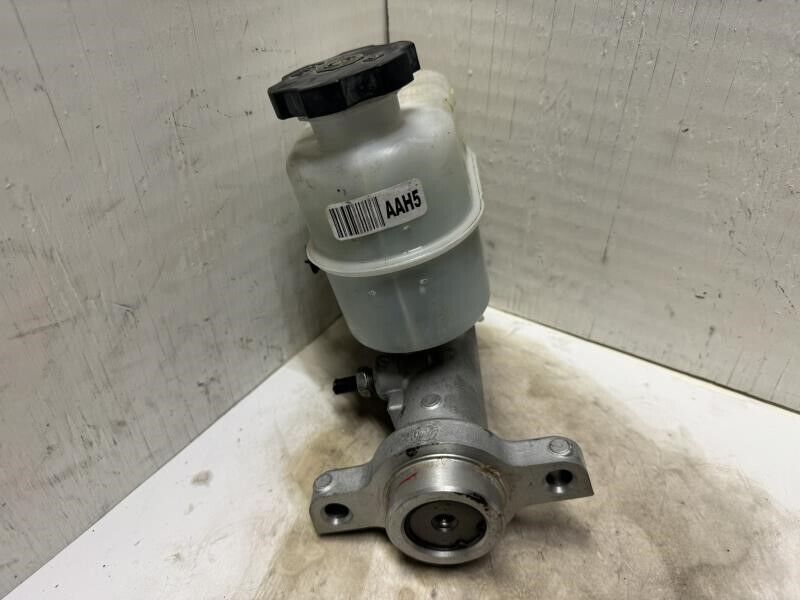 14-19 SIERRA 1500 PICKUP BRAKE MASTER CYLINDER WITH RESERVOIR TANK - 782945