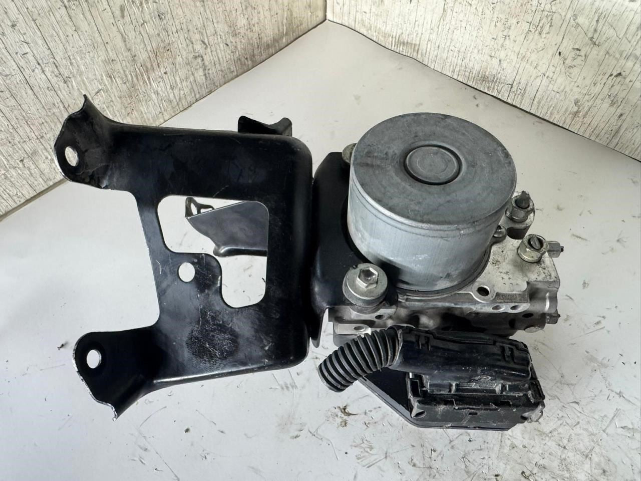 2008 HIGHLANDER ABS Pump Anti Lock Brake Module - 44540-48220; 89541-48220