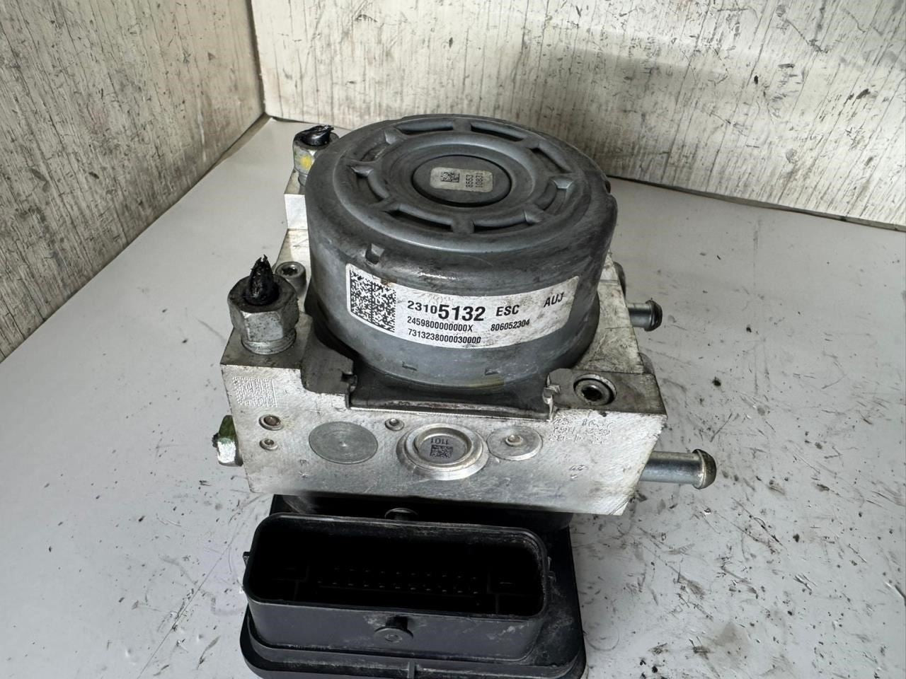 13-14 XTS ABS Pump Anti Lock Brake Module - 23105132