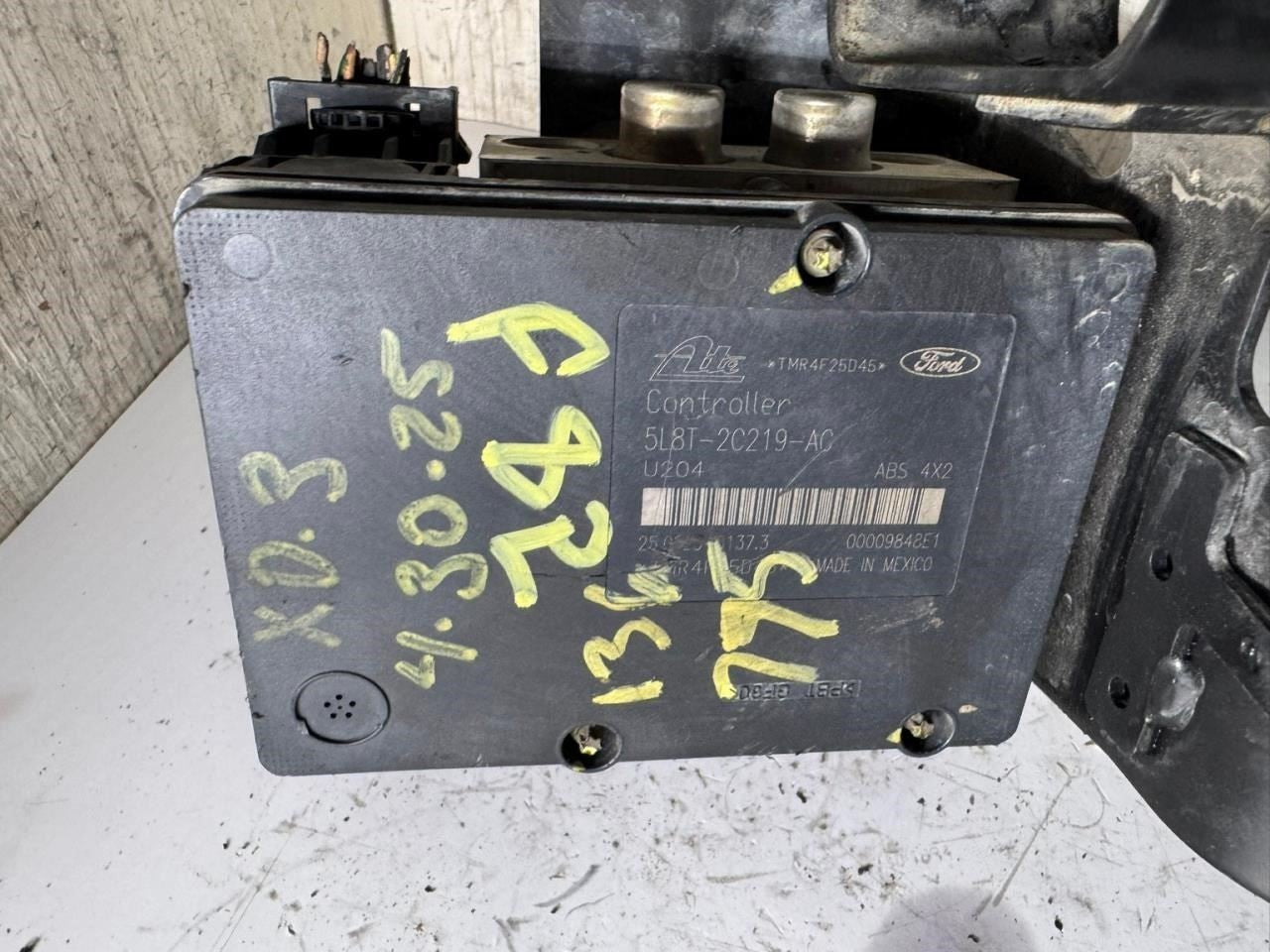 05-07 ESCAPE ABS Pump Anti Lock Brake Module - 5L8T-2C219-AC