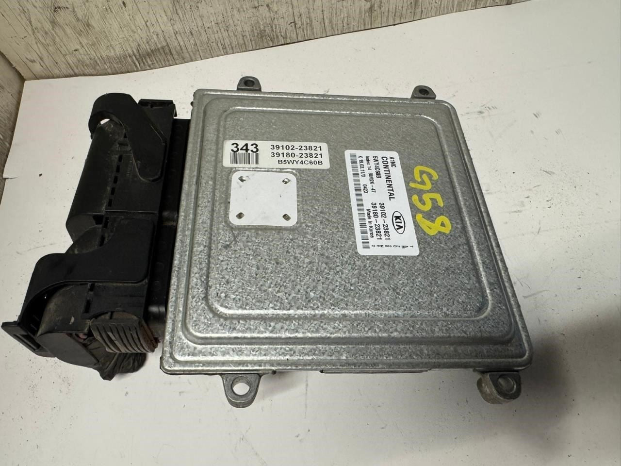 11 SOUL Engine Control Module Computer ECU - 39102-23821; 39180-23821