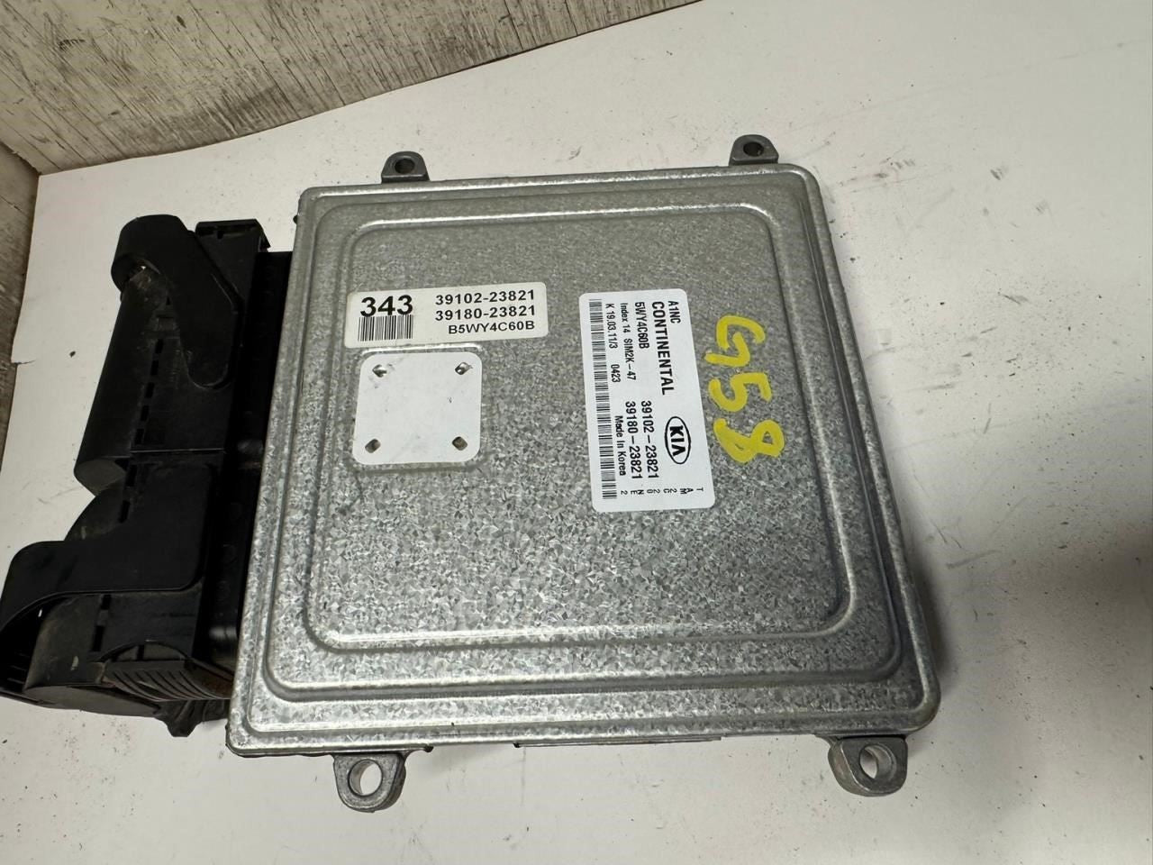 11 SOUL Engine Control Module Computer ECU - 39102-23821; 39180-23821