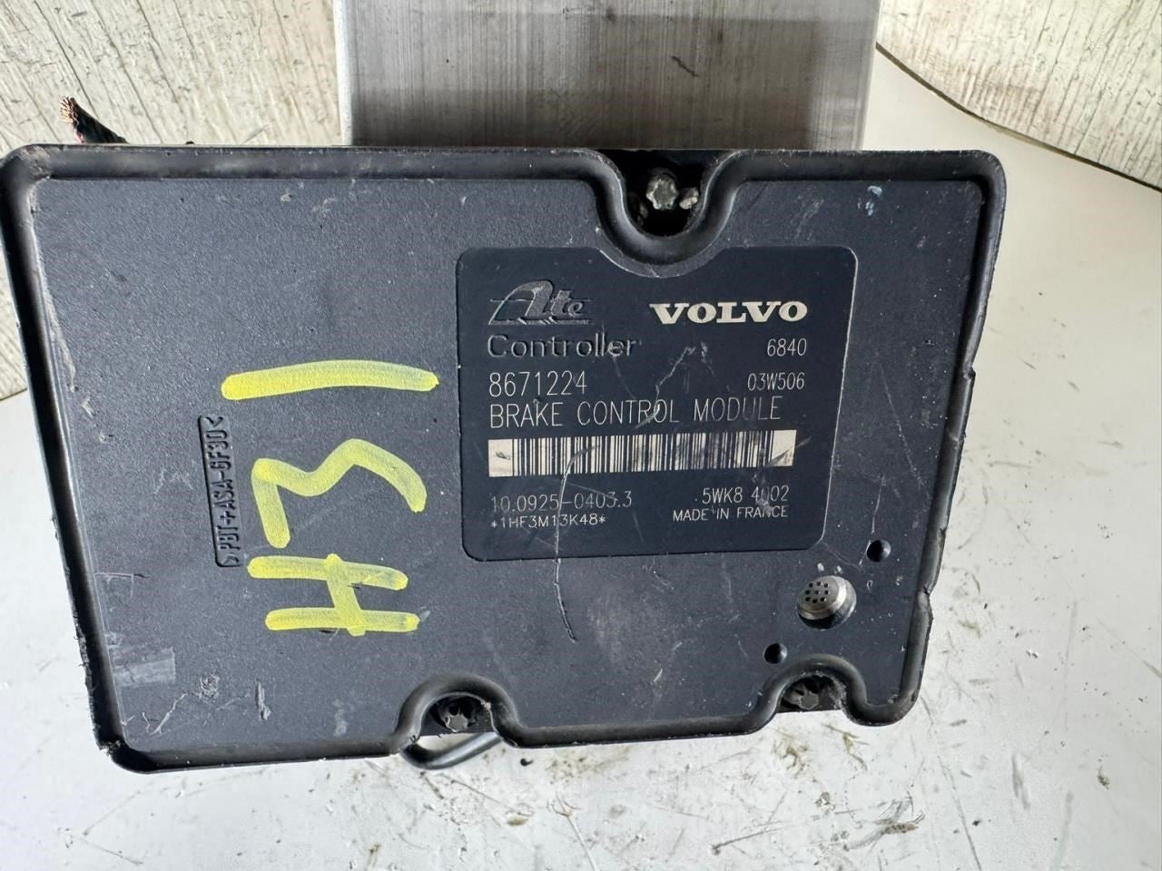 2004 S60 ABS Pump Anti Lock Brake Module - P08671223
