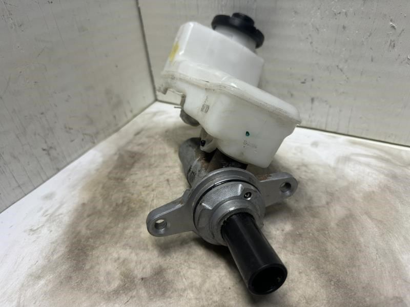 18-21 EXPEDITION BRAKE MASTER CYLINDER WITH RESERVOIR TANK