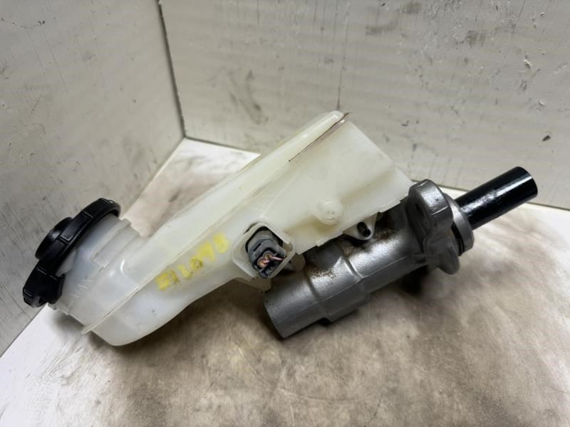 22 CIVIC BRAKE MASTER CYLINDER WITH RESERVOIR TANK