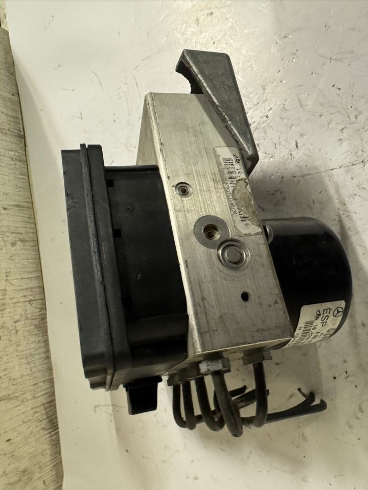 03-05 MERCEDES C230 ABS Pump Anti Lock Brake Module - A 005 431 07 12 