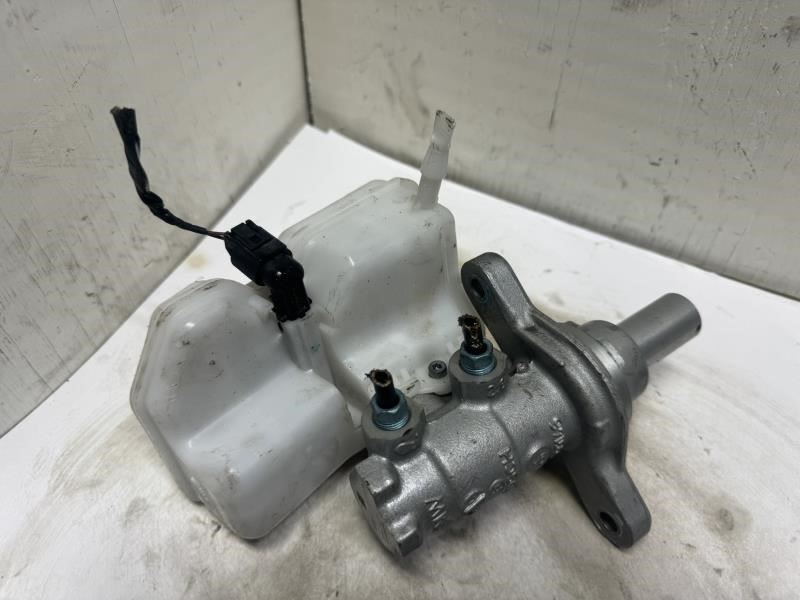 14-19 MINI COOPER BRAKE MASTER CYLINDER WITH RESERVOIR TANK