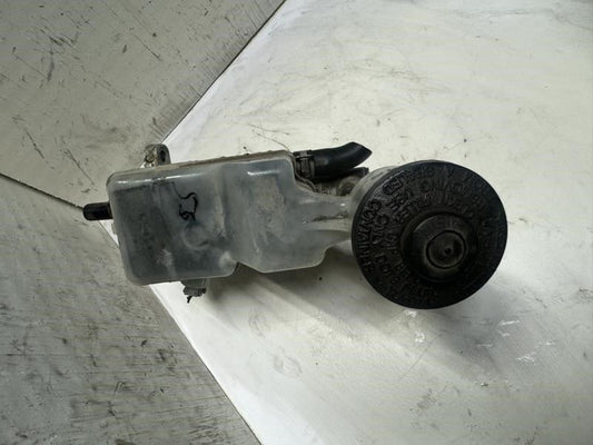 03-08 COROLLA BRAKE MASTER CYLINDER