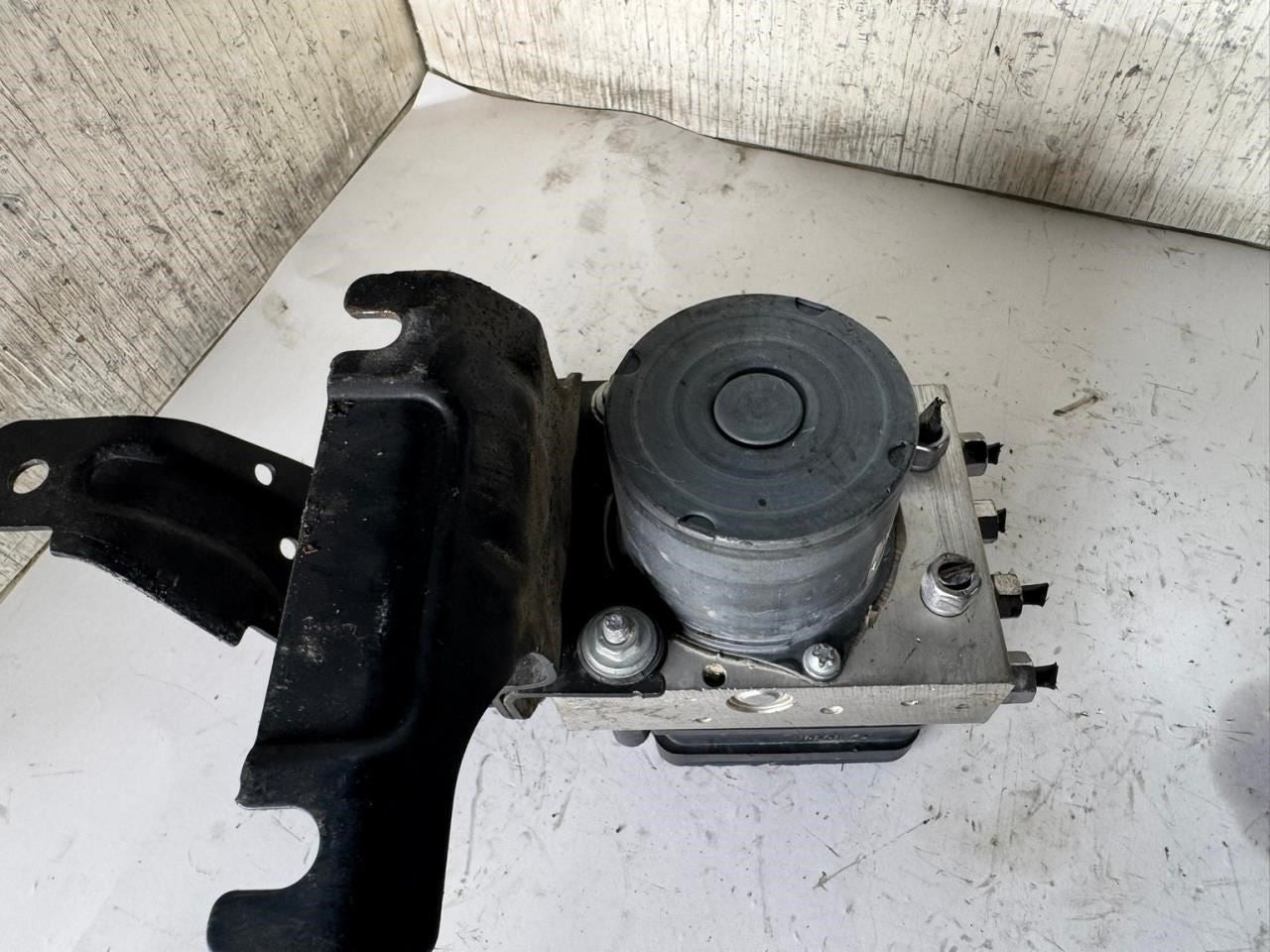 2014 CHEROKEE ABS Pump Anti Lock Brake Module - P04779899AG