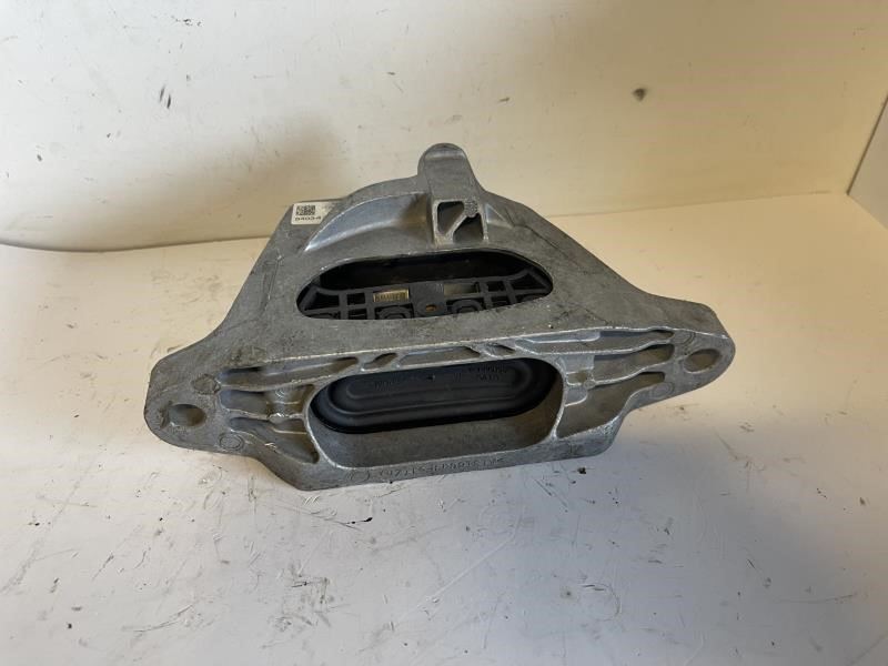 18-20 MALIBU LEFT TRANSMISSION MOUNT- 84034273