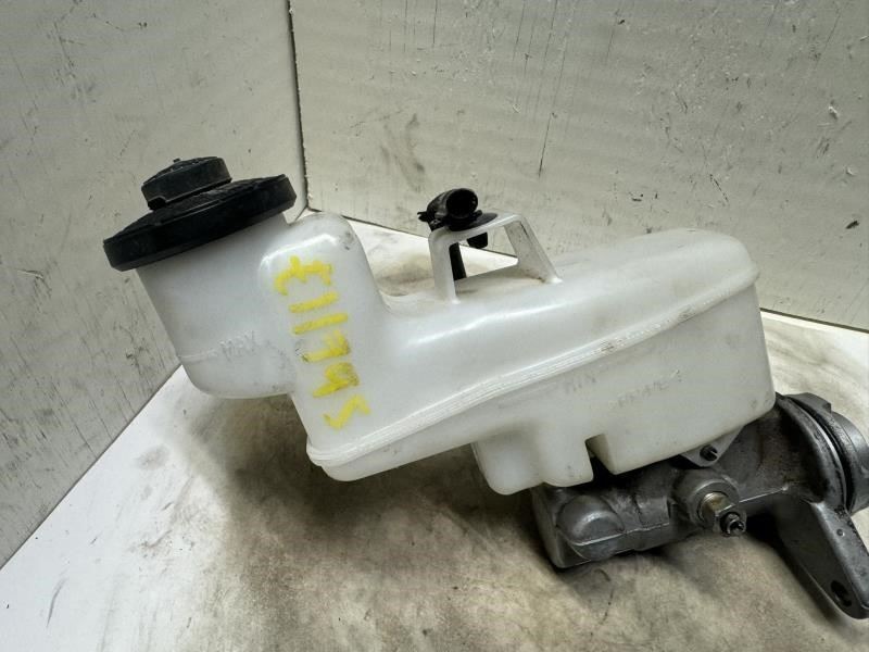 17 CAMRY BRAKE MASTER CYLINDER WITH RESERVOIR TANK