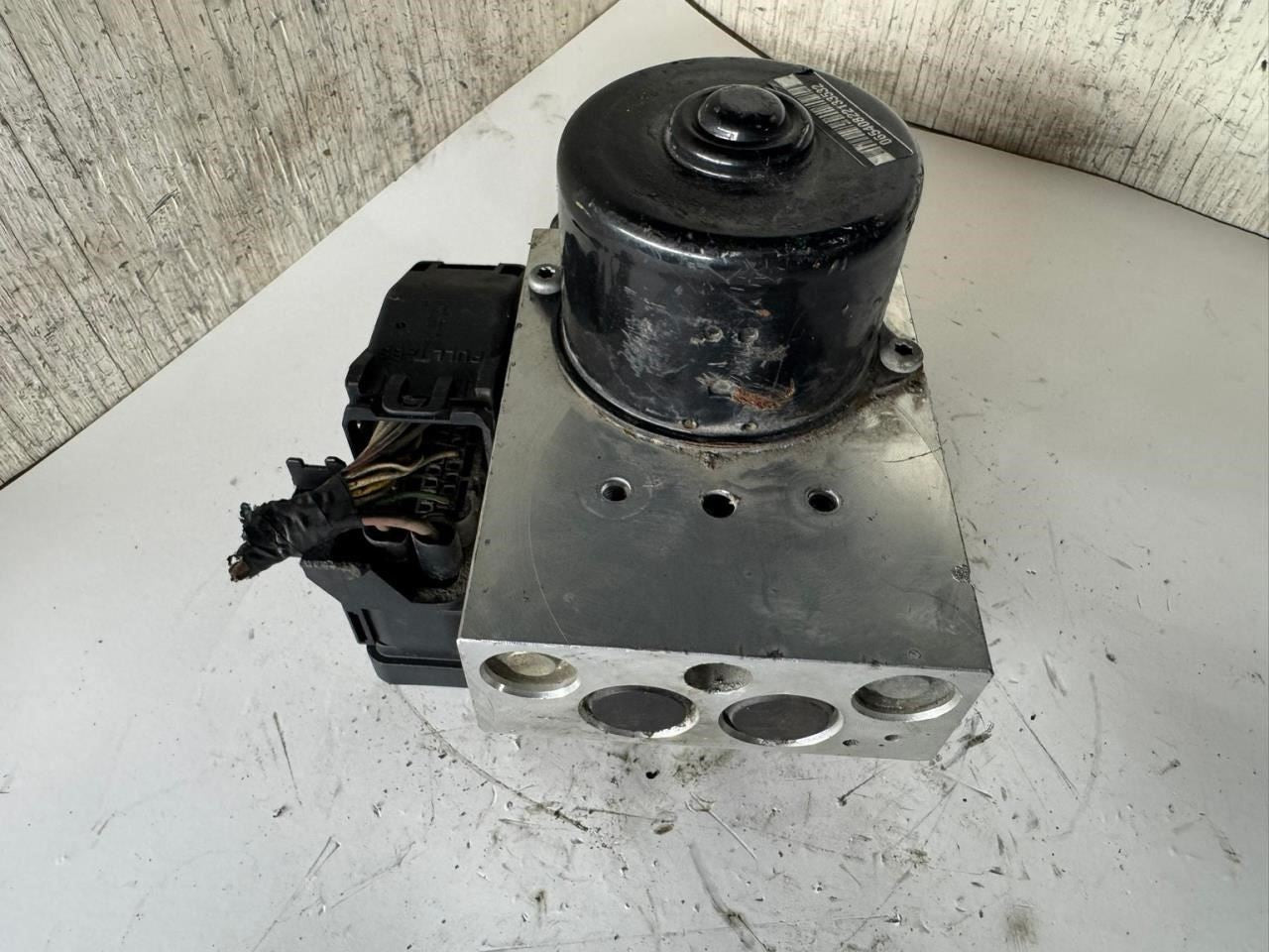 2004 S60 ABS Pump Anti Lock Brake Module - P08671223