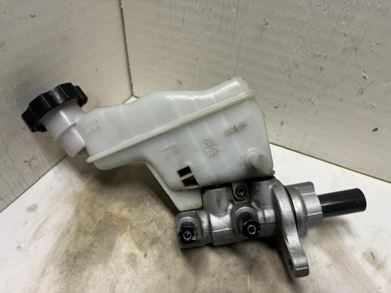 12-17 VELOSTER BRAKE MASTER CYLINDER WITH RESERVOIR TANK