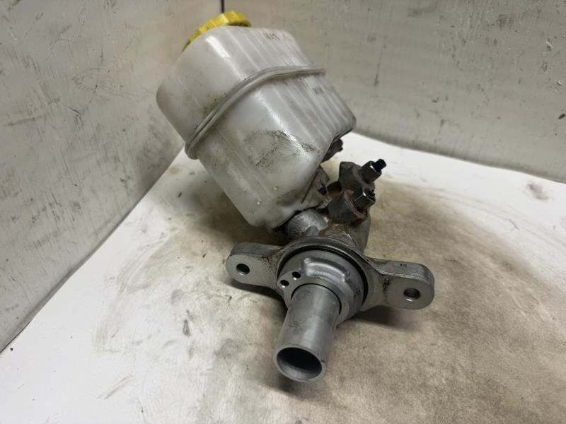 14-18 CHEROKEE BRAKE MASTER CYLINDER WITH RESERVOIR TANK