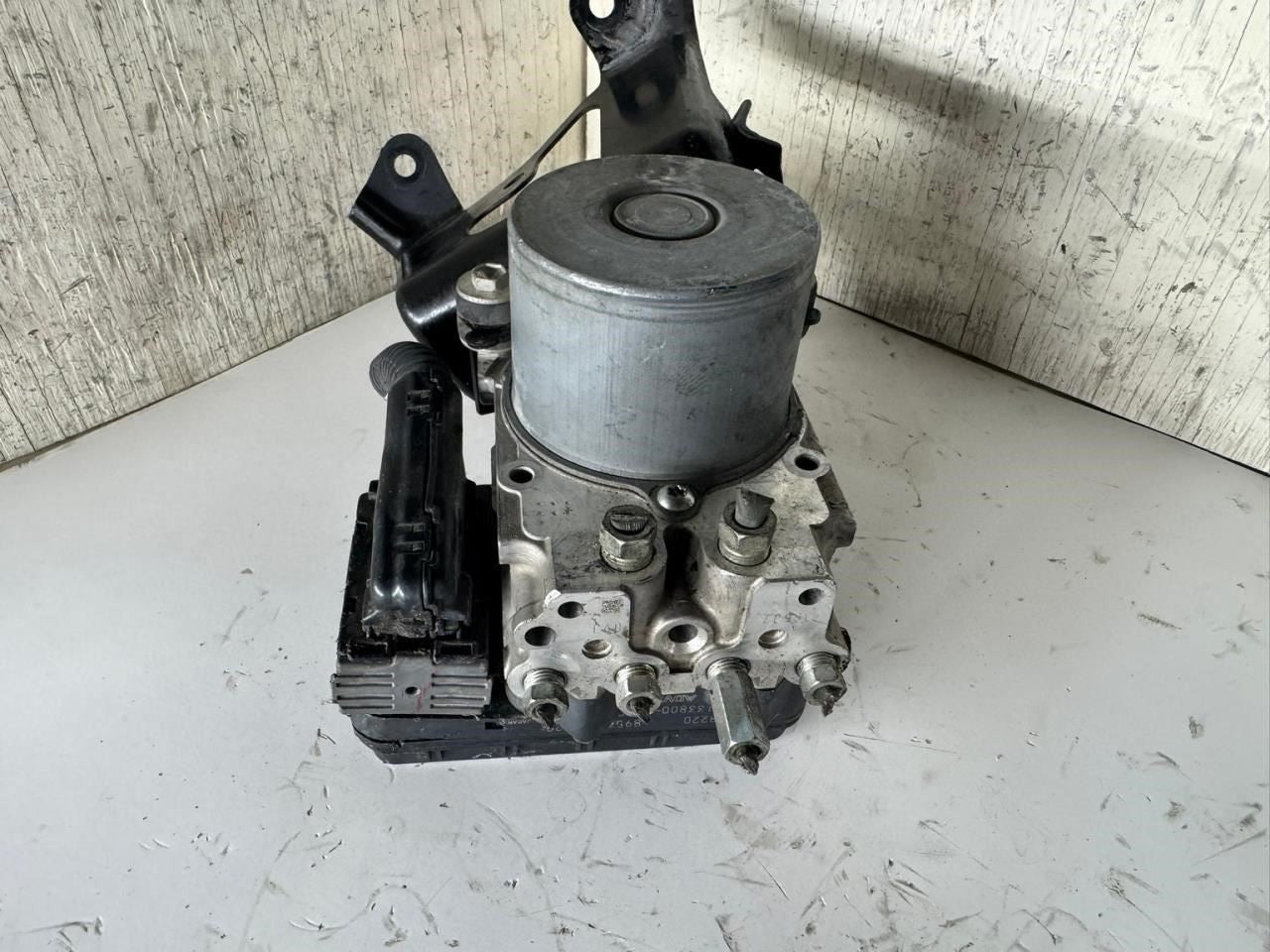 2008 HIGHLANDER ABS Pump Anti Lock Brake Module - 44540-48220; 89541-48220