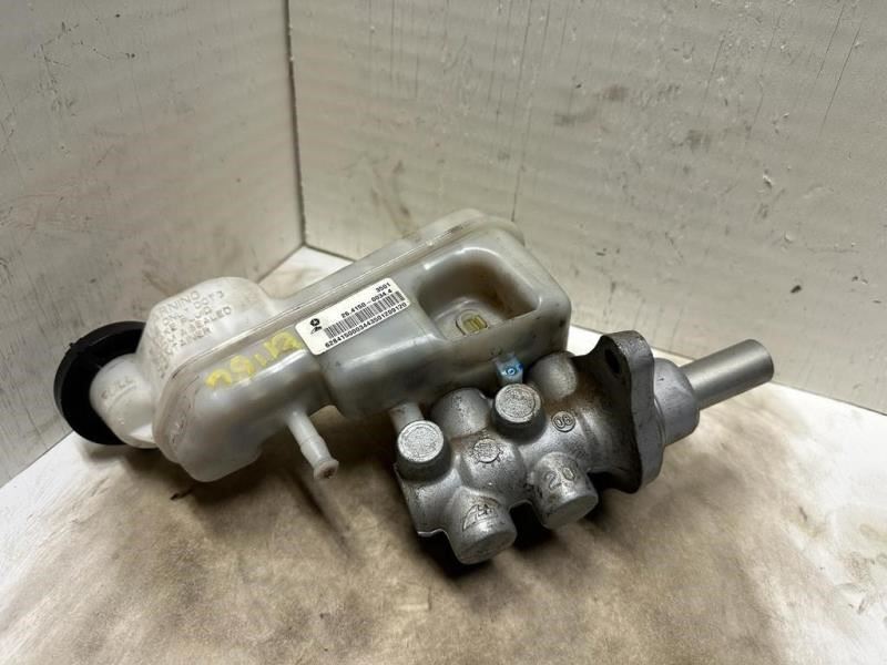 10 TOWN & COUNTRY BRAKE MASTER CYLINDER WITH RESERVOIR TANK