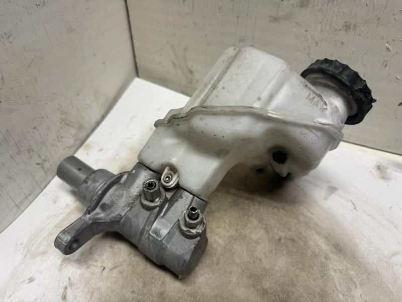 11 TOWN & COUNTRY BRAKE MASTER CYLINDER WITH RESERVOIR TANK