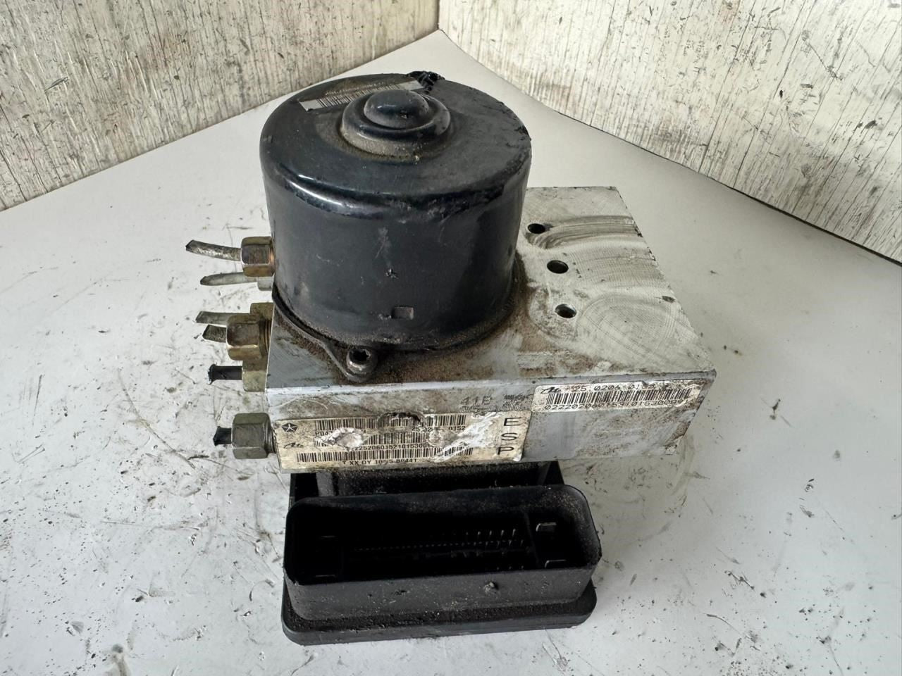 05-07 CHRYSLER 300 ABS Pump Anti Lock Brake Module - 00401231C4