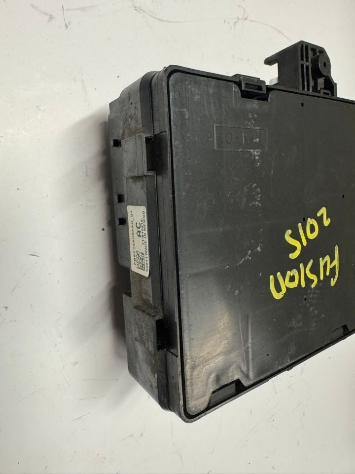 15-16 FUSION Fuse Relay Box - FG9T14A067AC