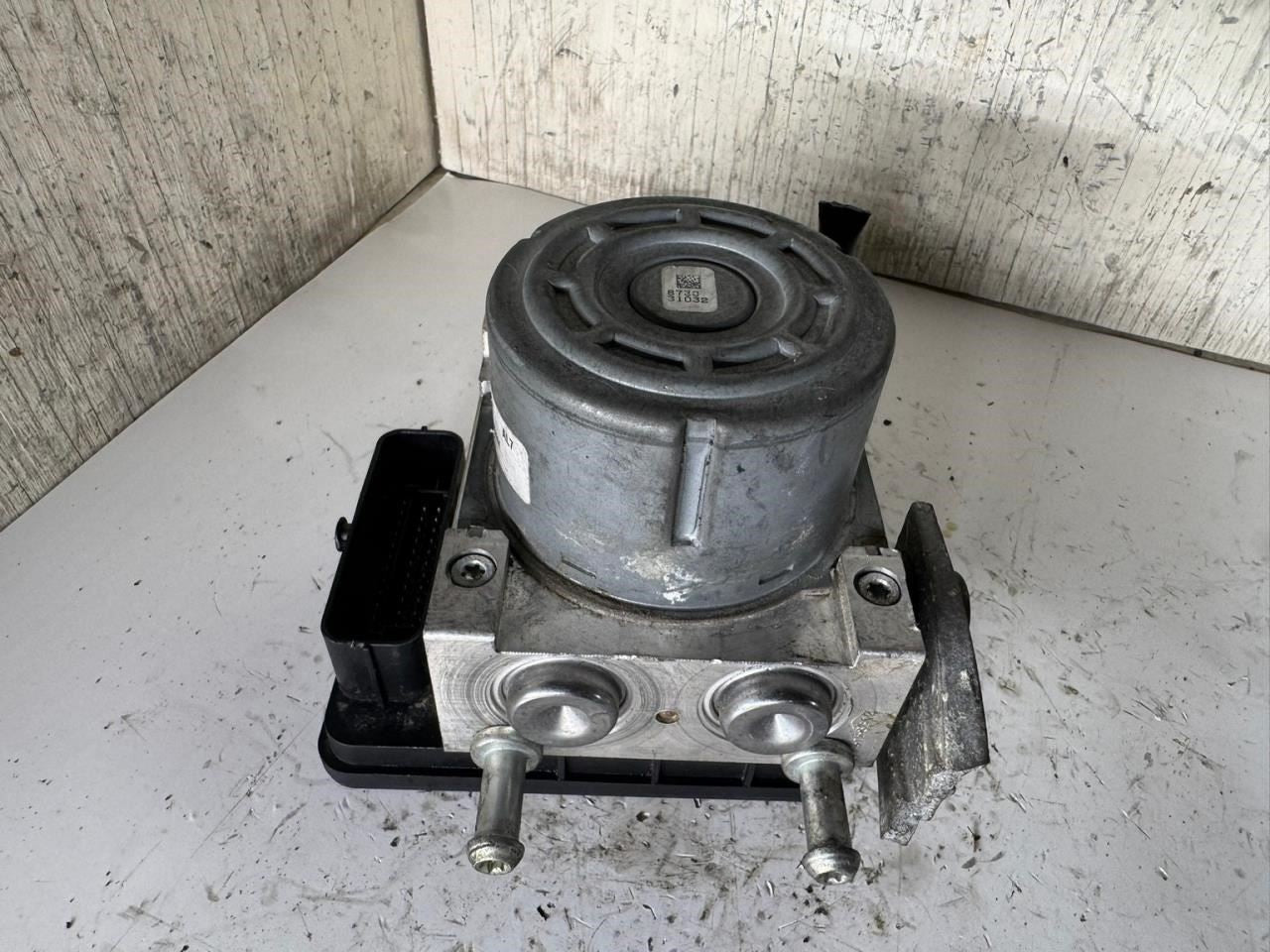 2015 CTS ABS Pump Anti Lock Brake Module - 23122240
