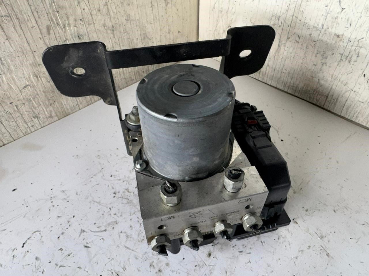 2014 TRAVERSE ABS Pump Anti Lock Brake Module - 23276843