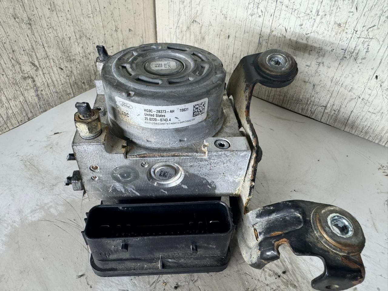 17-18 FUSION ABS Pump Anti Lock Brake Module - HG9C-2B373-AH