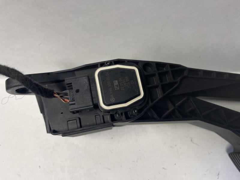 2007 MERCEDES R500 GAS THROTTLE PEDAL ACCELARATOR- A1643000004