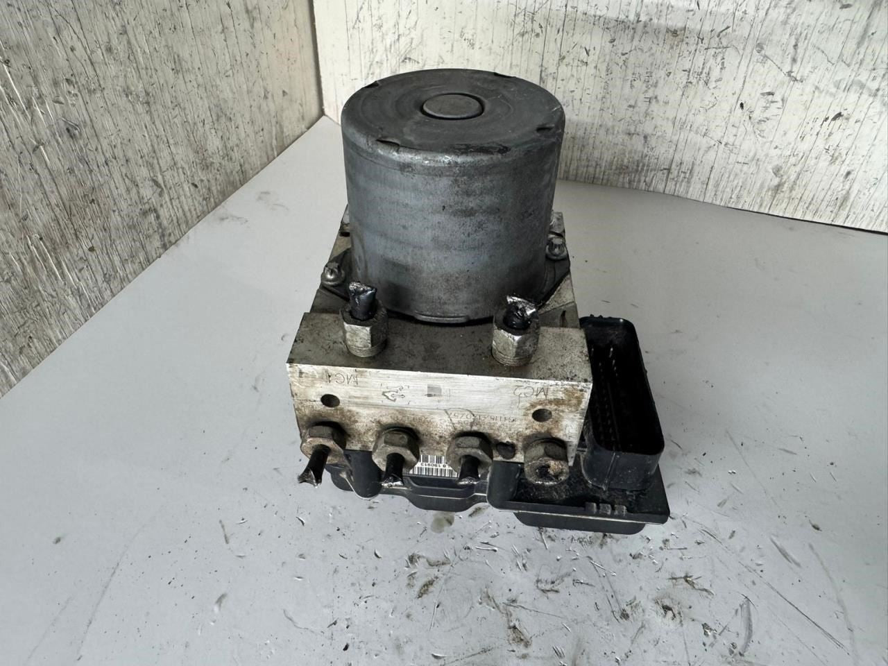2014 TRAVERSE ABS Pump Anti Lock Brake Module - 22893248
