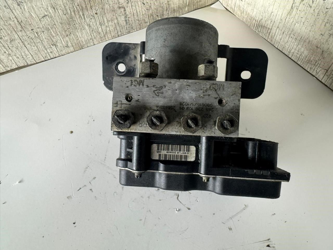 2009 OUTLOOK ABS Pump Anti Lock Brake Module - 25840314