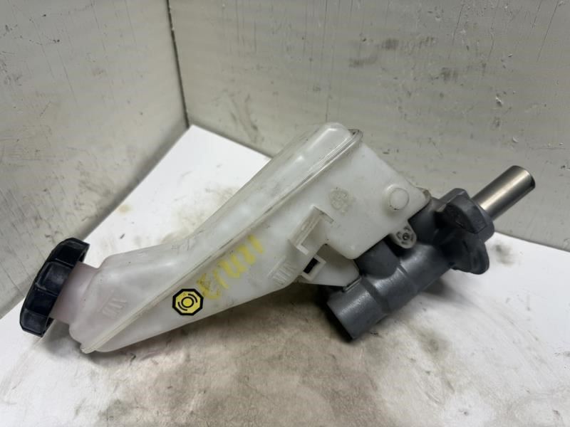 20 ELANTRA BRAKE MASTER CYLINDER WITH RESERVOIR TANK