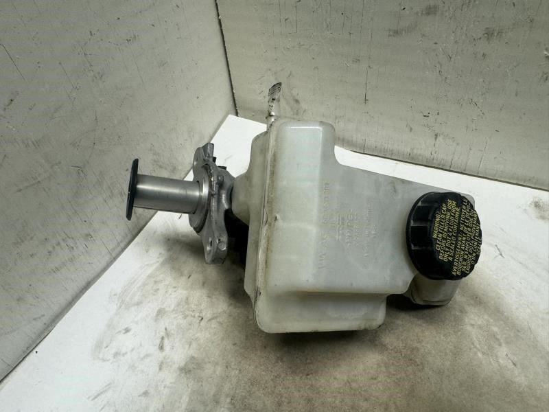 15-18 AUDI A3 BRAKE MASTER CYLINDER WITH RESERVOIR TANK