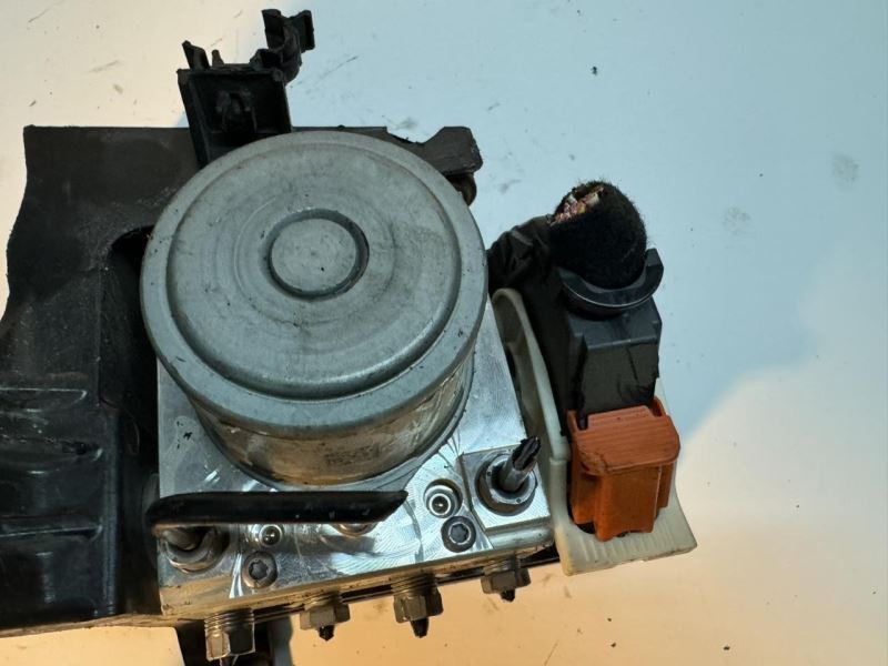 21 RENEGADE Anti Lock Brake System ABS Pump Module  - 52210118; A021G267