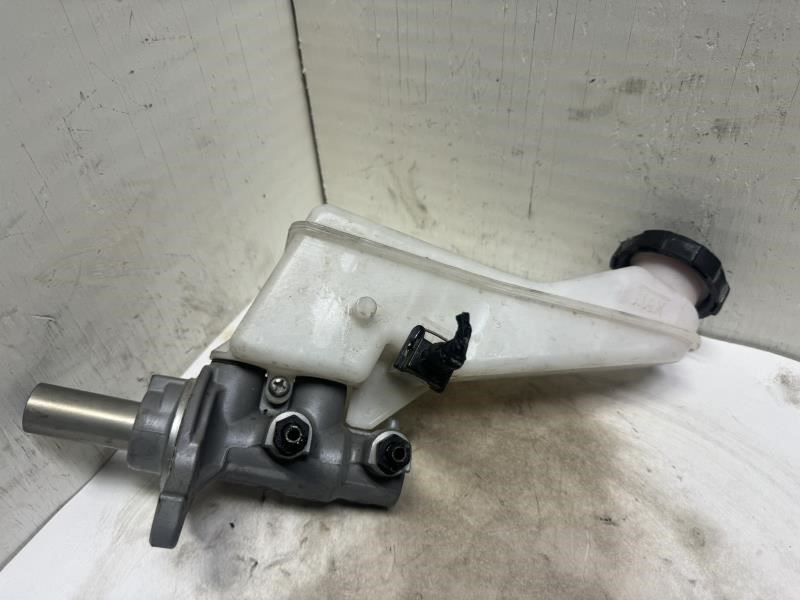 20 ELANTRA BRAKE MASTER CYLINDER WITH RESERVOIR TANK