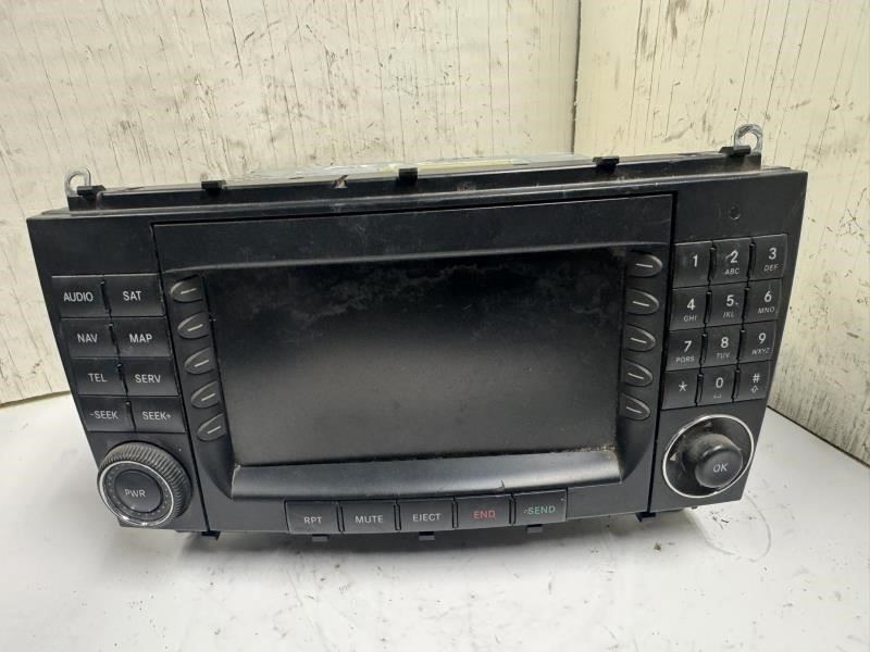 07-09 MERCEDES CLK350 Radio Stereo Cd Player Navigation - A 209 820 39 89; BB052