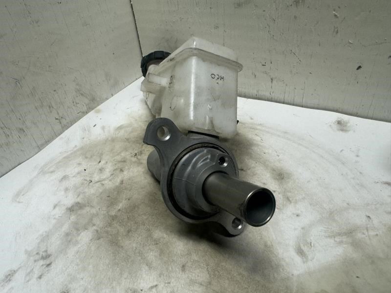 20 ELANTRA BRAKE MASTER CYLINDER WITH RESERVOIR TANK