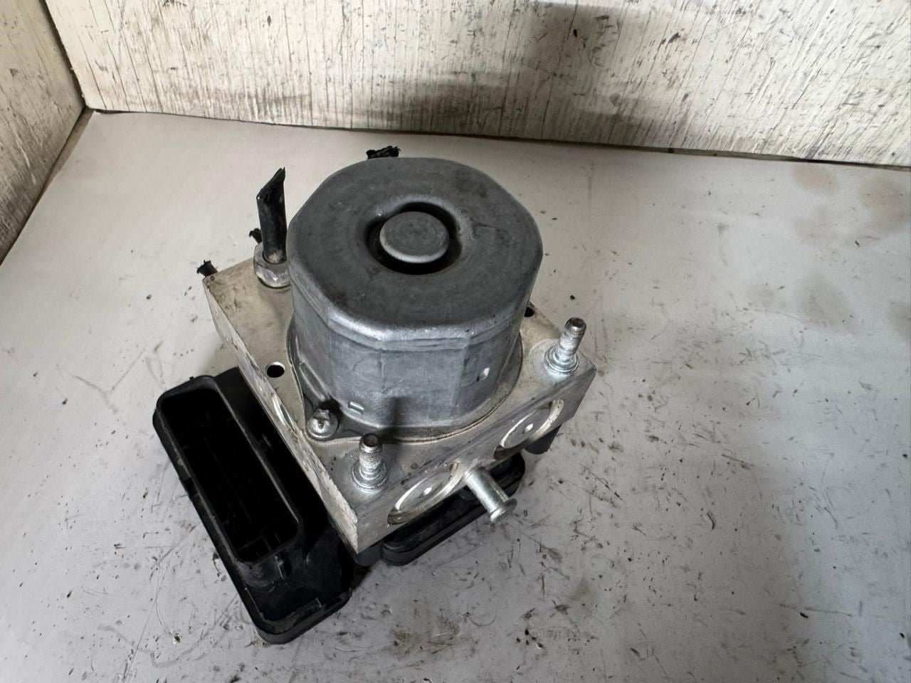 2014 TAURUS ABS Pump Anti Lock Brake Module - DG13-2C405-A
