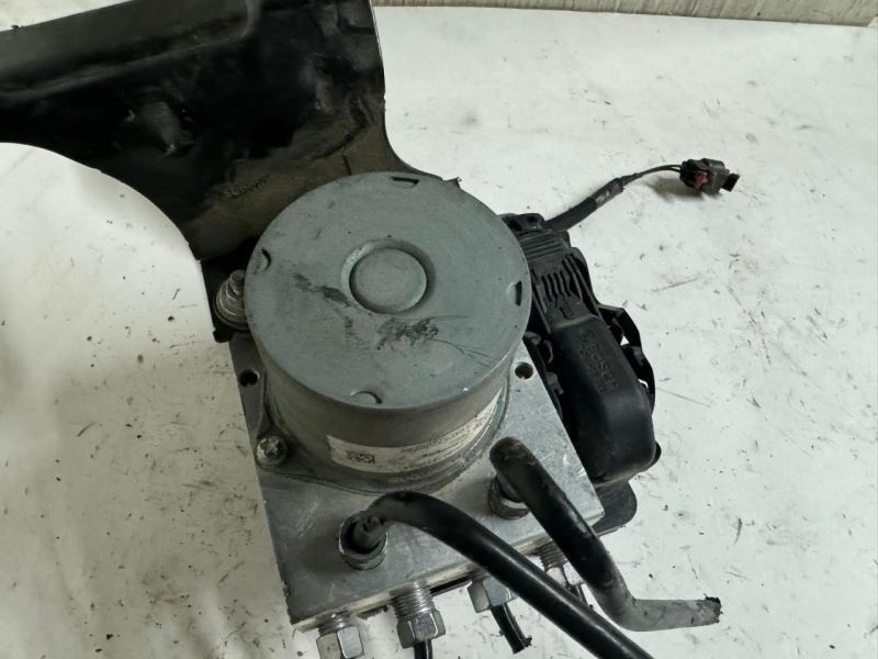 18 CHEROKEE Anti Lock Brake System ABS Pump Module  - P68371198AA