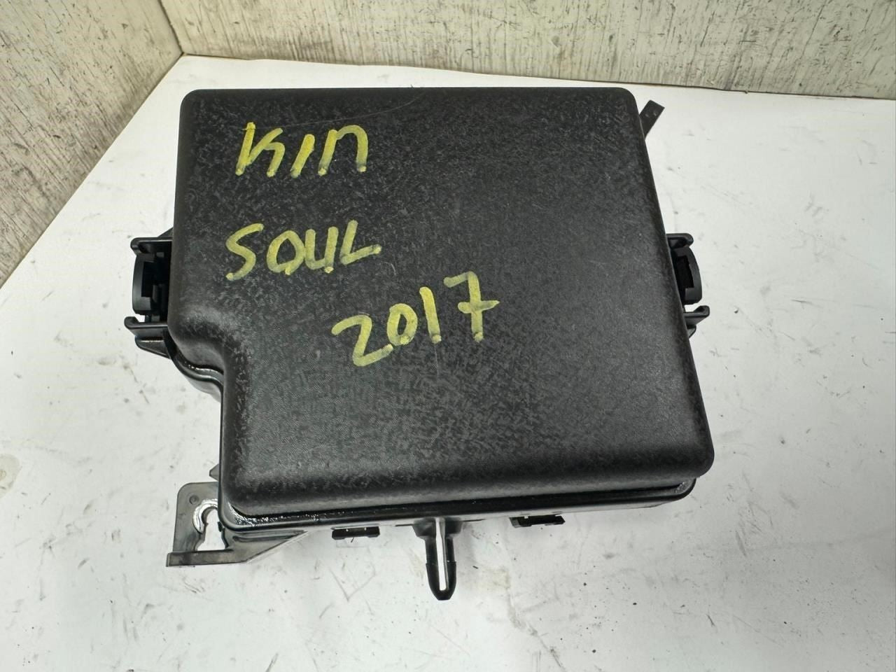 17-19 SOUL Fuse Relay Box - 91709B2070